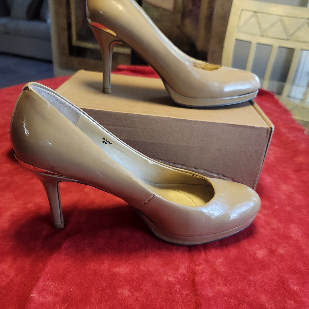 Tahari Classic Beige Heels